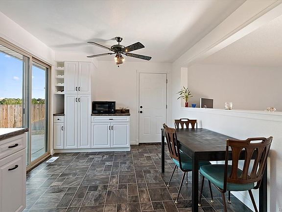 4th image of 383 Helena Cir