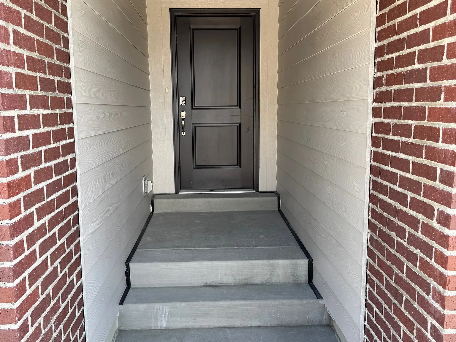 4 bed, 2.5 bath, 2248 sqft, $2,600 — Photo 2