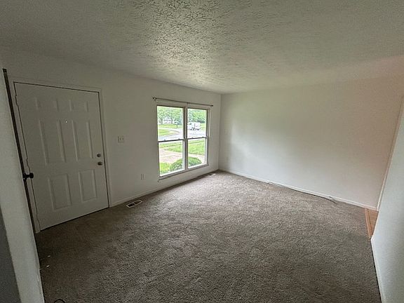 4th image of 668 Moss Oak Ave