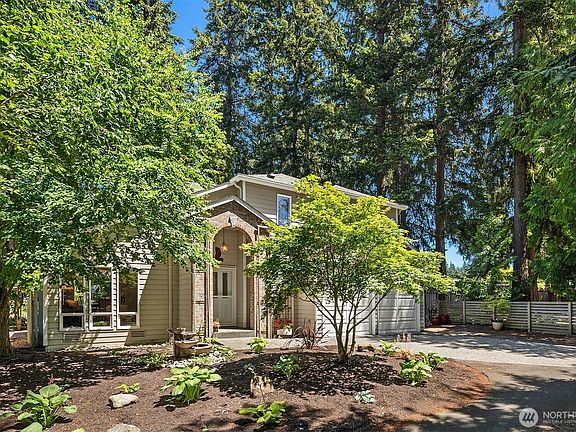 4th image of 647 Edmonds Way