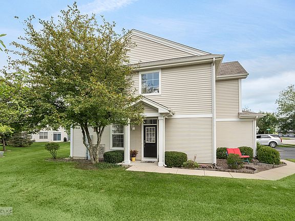 You'll love this end unit w/covered private entrance & attached 2-car garage!