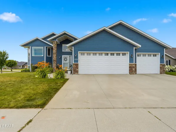 2450 41st Ave S, Grand Forks, ND 58201