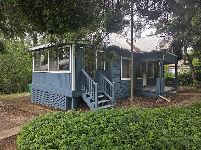 417 French Ave — Photo 2