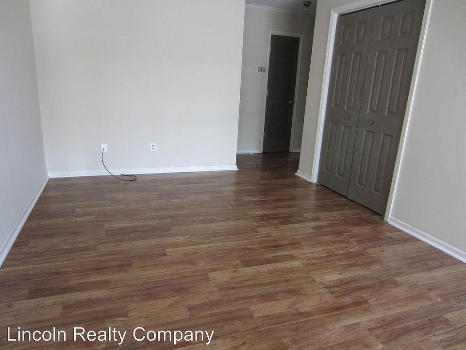 2nd image of 4005 Camellia Dr APT D
