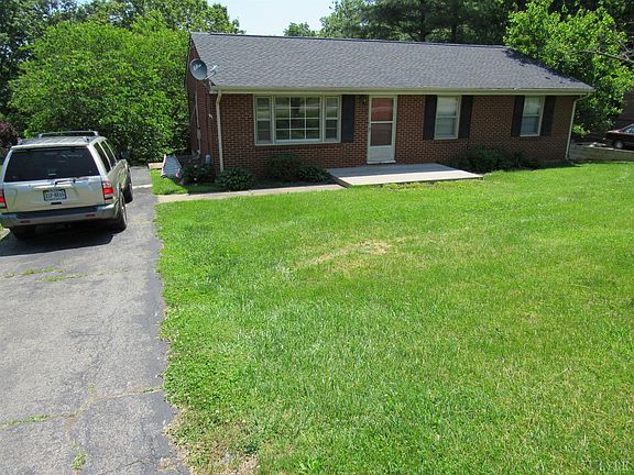 3rd image of 913 Woodhaven Dr