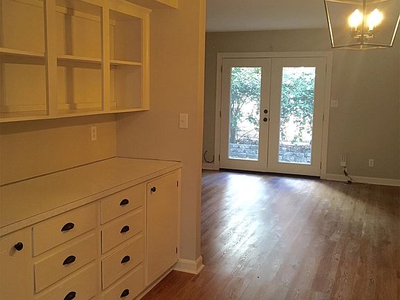 5th image of 2230 Roswell Ave APT 7