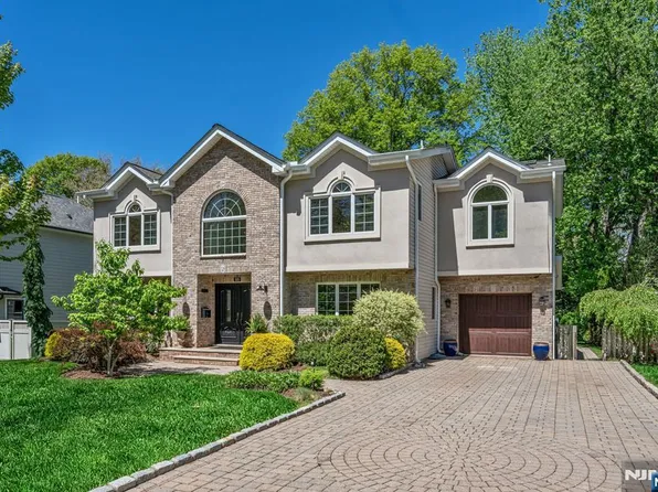 309 South Dr, Paramus, NJ 07652