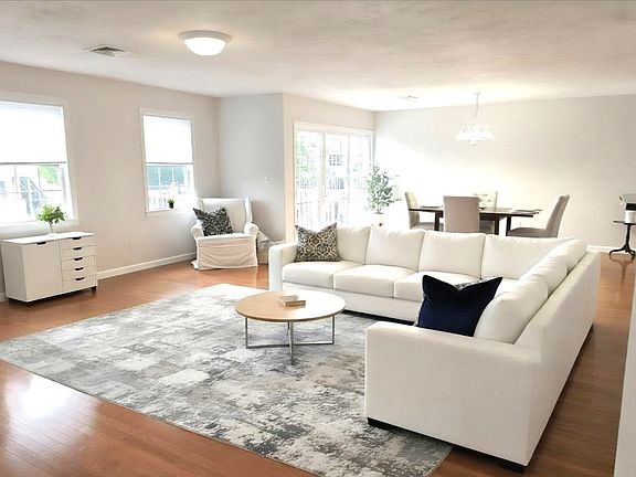 3rd image of 309 Hampton Way #309