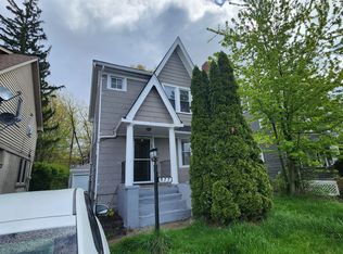 977 Selwyn Rd, Cleveland, OH 44112