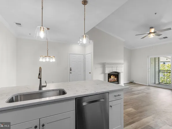 4401 Weatherington Ln Unit 401, Fairfax, VA 22030