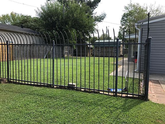 3rd image of 1643 Springdale Dr