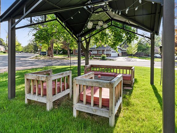 Corner pergola - front