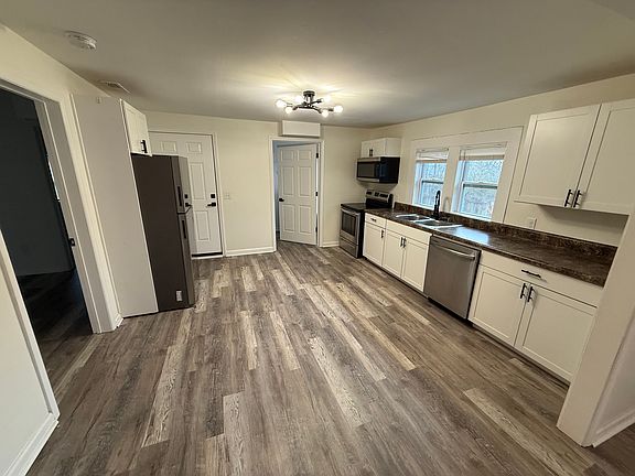 2nd image of 125 Christopher Street Ext