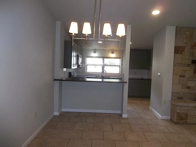 210 Loma Vista Dr S — Photo 3