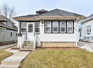 1953 S 90th St, West Allis, WI 53227