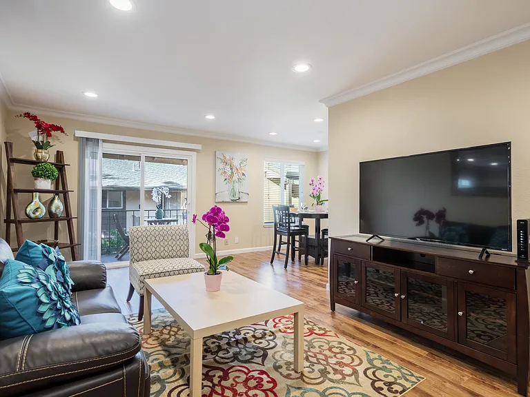 888 Golden Saratoga-Cupertino Apartment Homes — Photo 52