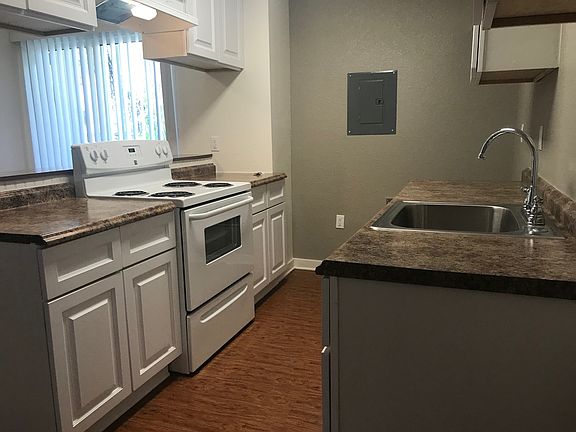 4th image of 2900 Sunset Pl APT 208