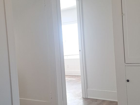 3rd image of 5944 Carlton Way
