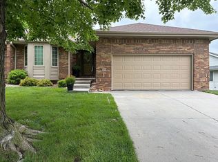 5533 Briar Rosa Dr, Lincoln, NE 68516