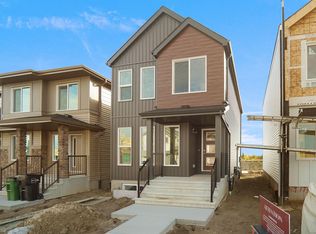 18156 74th St NW, Edmonton, AB T5Z2X8