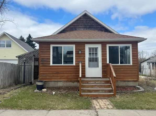 721 8th Ave NE, Devils Lake, ND 58301
