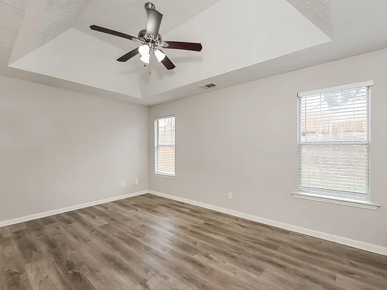 812 Lorraine Ln — Photo 10