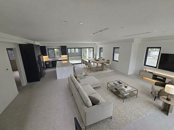 4th image of 5873 Alonzo Ave