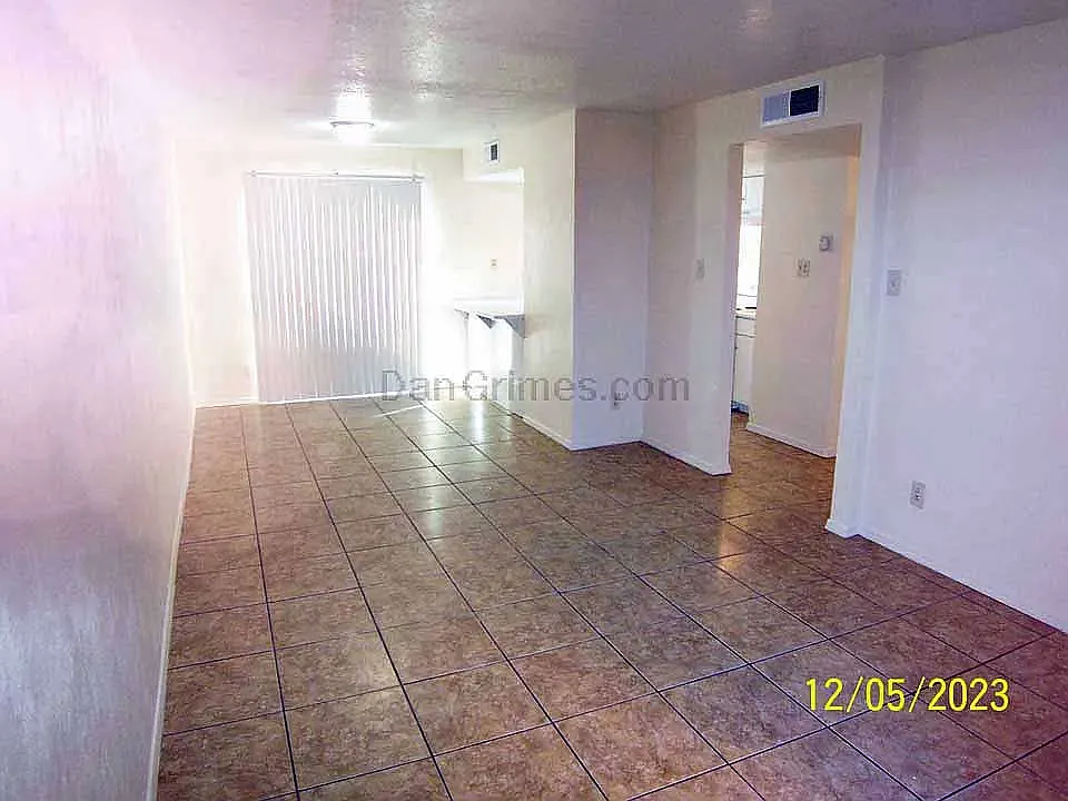 2 bed, 900 sqft, $950 — Photo 2