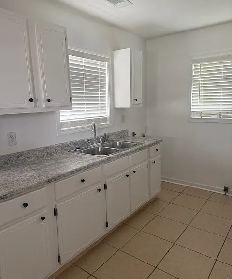52 Wisteria Ave — Photo 5