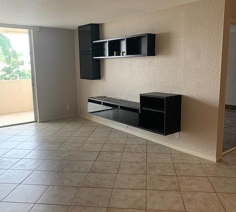 4th image of 1000 Spanish River Rd APT 3B