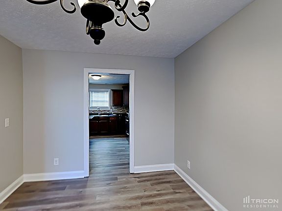 5th image of 3515 Oak Creek Dr