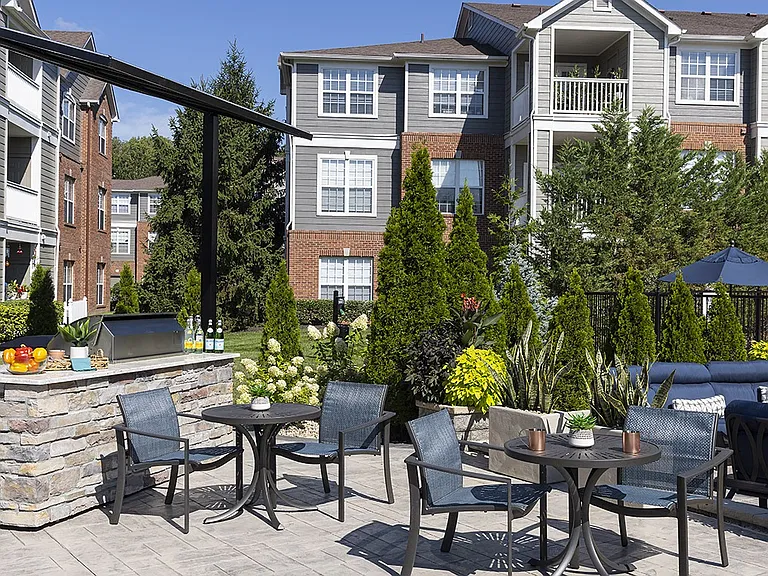 Outdoor chef's kitchen and dining area