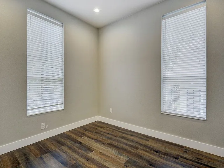 901 Shoal Cliff Ct — Photo 12