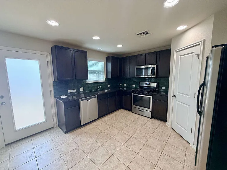 1010 Sand Post Pl — Photo 6