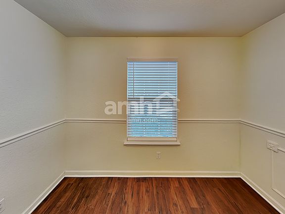 4th image of 2417 York Bnd