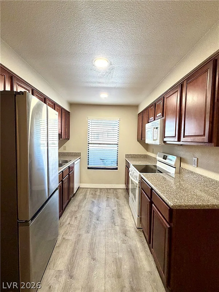1 bed, 1.0 bath, 720 sqft, $1,200 — Photo 4