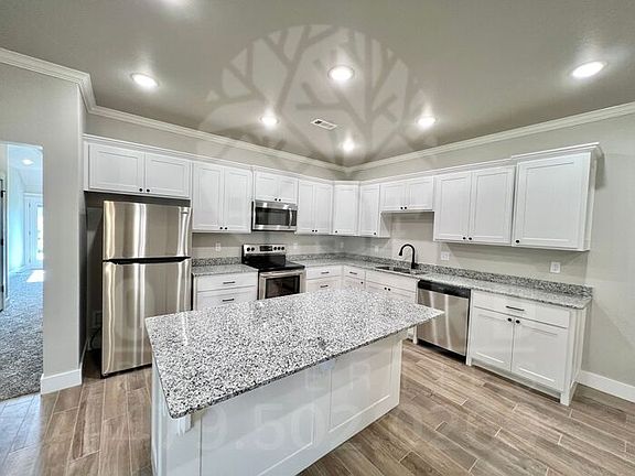 4th image of 579 Bradford Dr