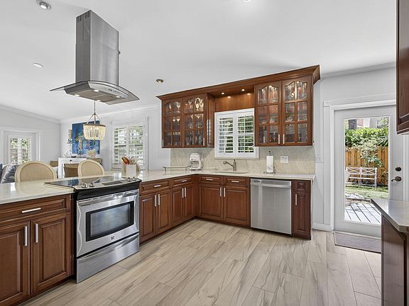 2nd image of 13230 Saint Tropez Circle