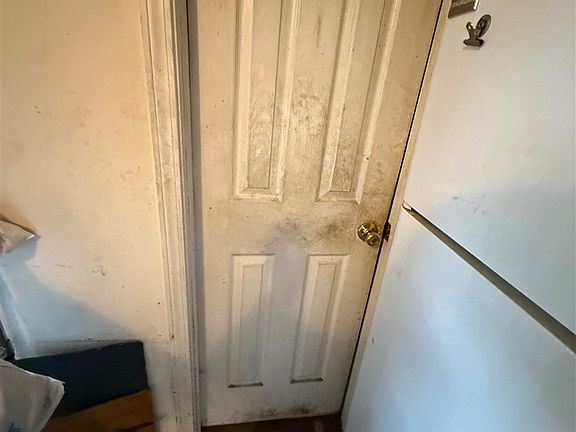 5th image of 1002 Lewis Ave