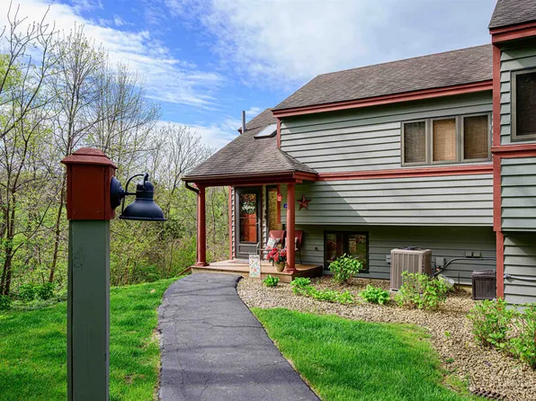 24 Spring Creek Ln, Galena, IL 61036