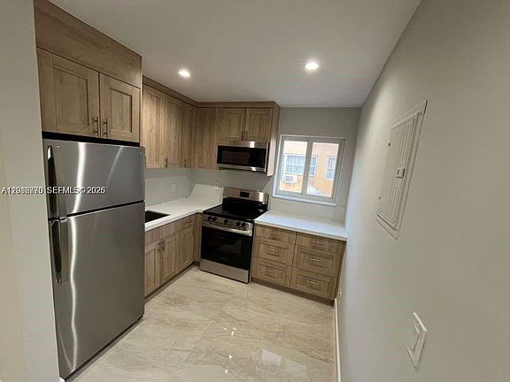 3rd image of 1844 NW 19th St #5