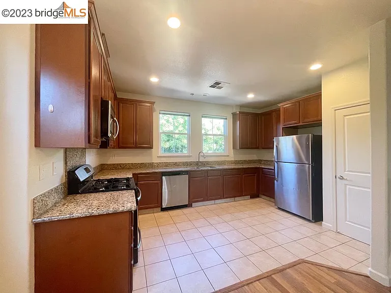 1026 Martin Luther King Dr — Photo 25