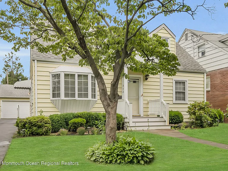 312 Salem Ave — Photo 20