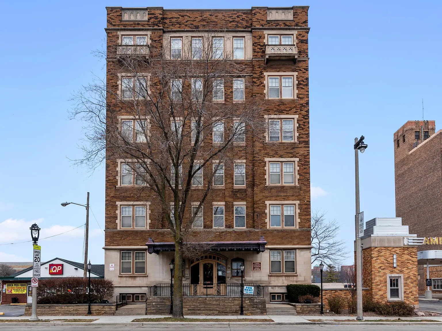 2324 W Wisconsin Ave — Photo 1