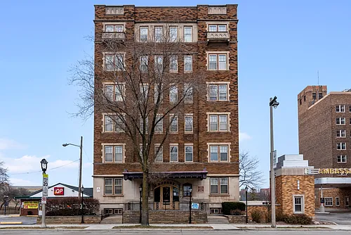 2324 W Wisconsin Ave Photo 1