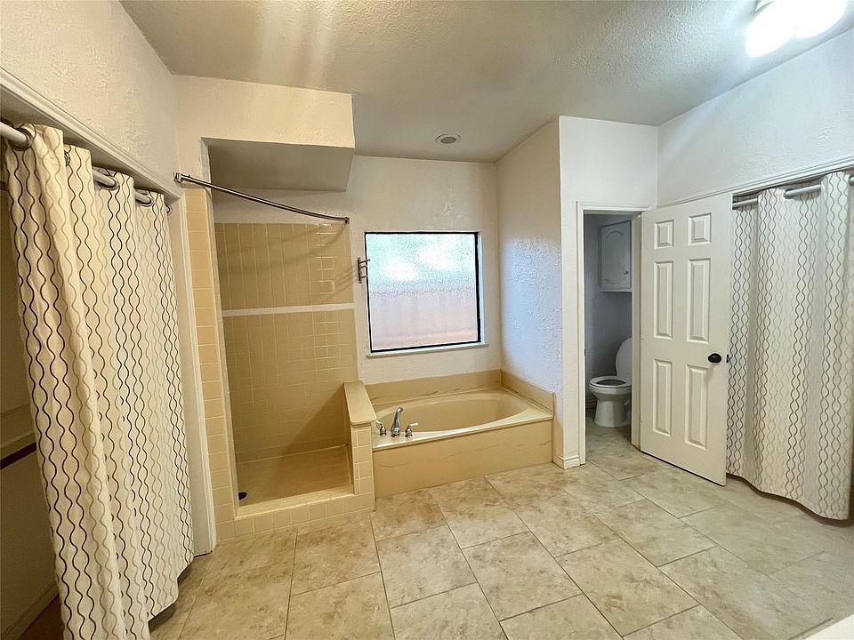 1st image of 7426 Courtside Dr