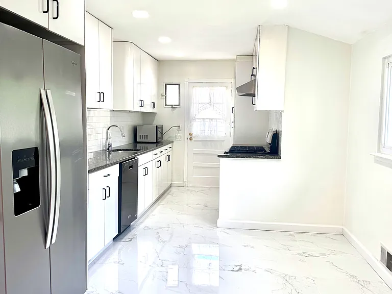 24 Sheldon Pl — Photo 2