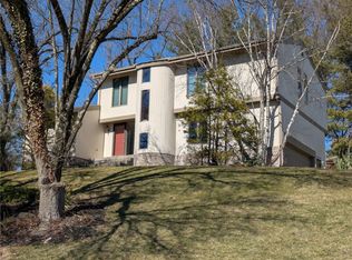 227 Springhouse Dr, Clairton, PA