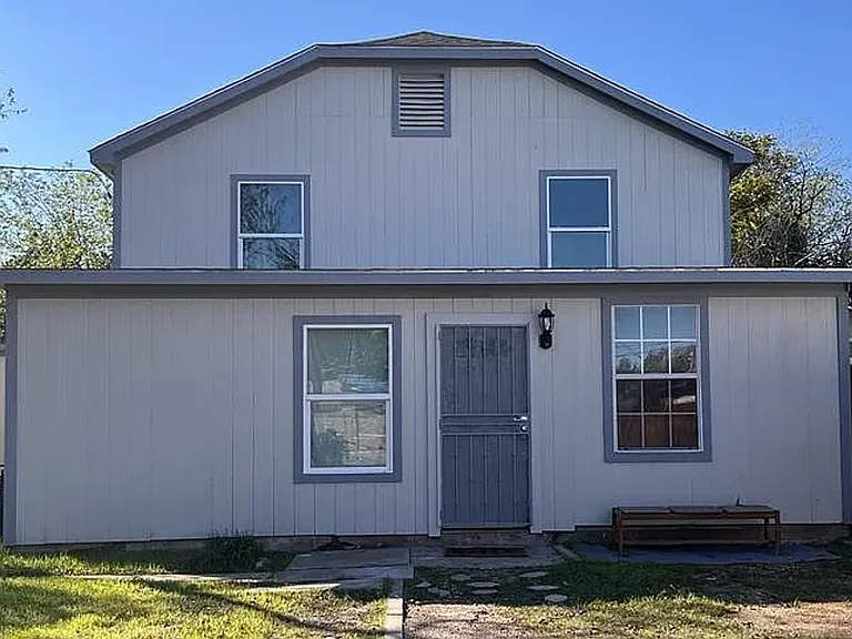 2523 S Vernon Ave — Photo 1