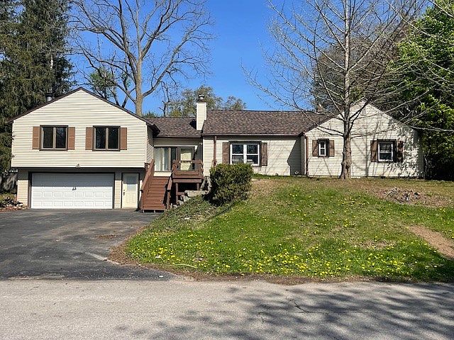 1st image of 321 Eaglehead Rd